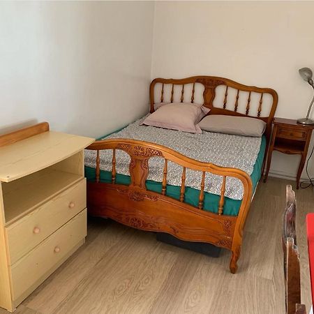 Une Chambre Simple Confortable Avec Acces Direct Aeroport D'オルリー エクステリア 写真