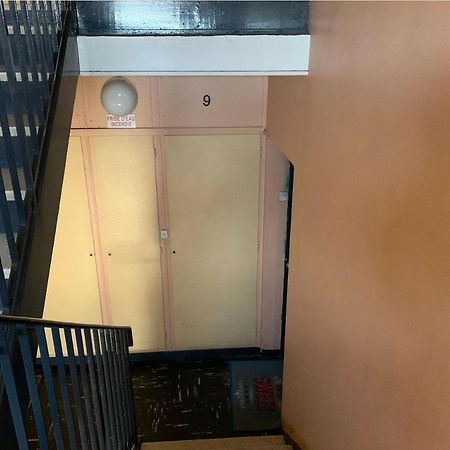 Une Chambre Simple Confortable Avec Acces Direct Aeroport D'オルリー エクステリア 写真