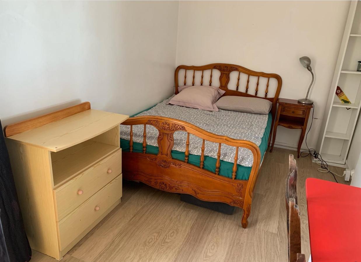 Une Chambre Simple Confortable Avec Acces Direct Aeroport D'オルリー エクステリア 写真